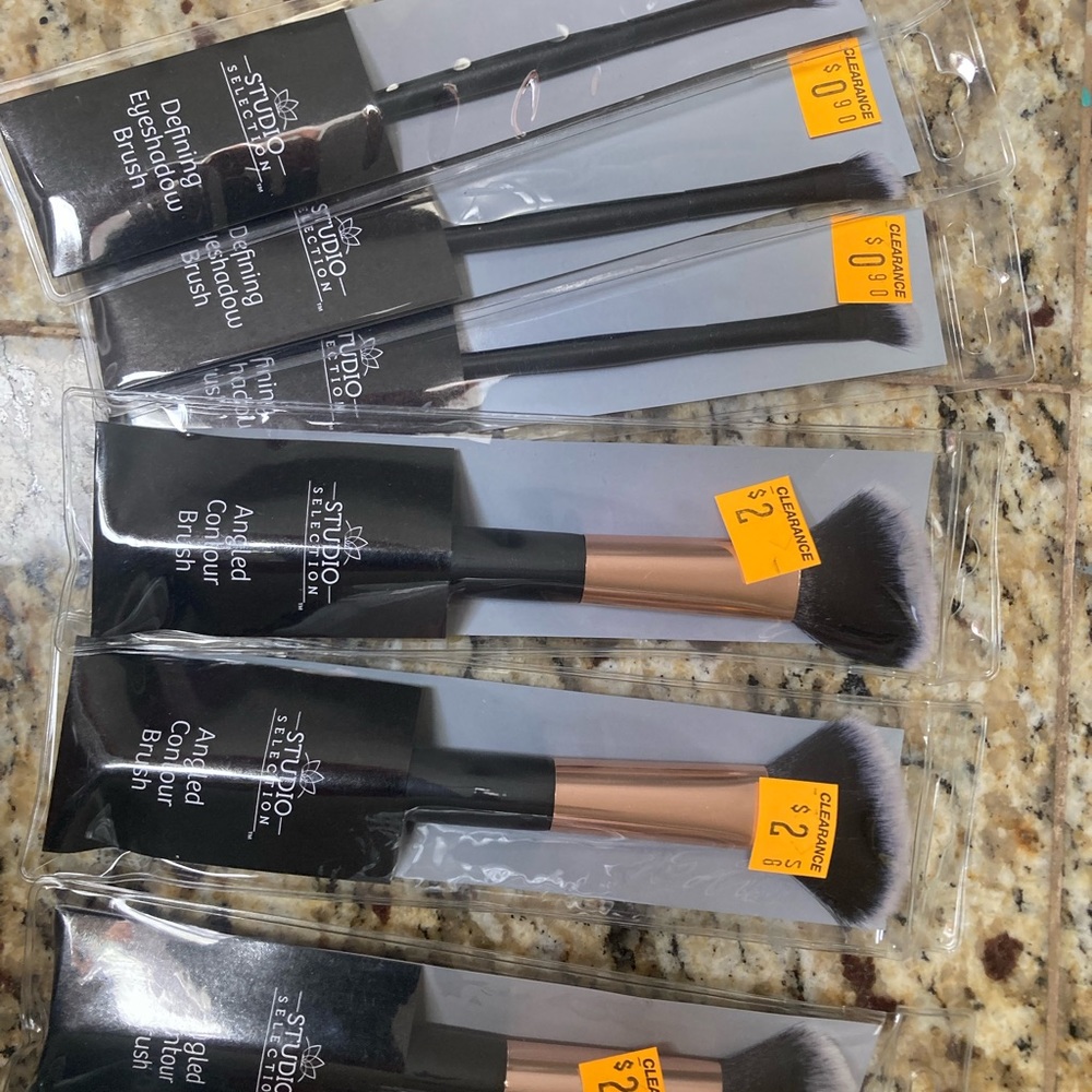 Different size brushes price is for all